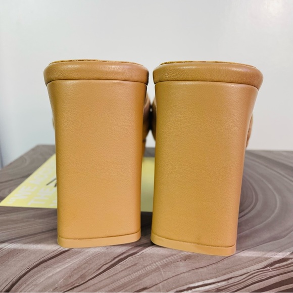 JEFFREY CAMPBELL Nana Quilted Platform Mule Sandal Tan Crinkle Patent 9 New WB - Picture 4 of 8